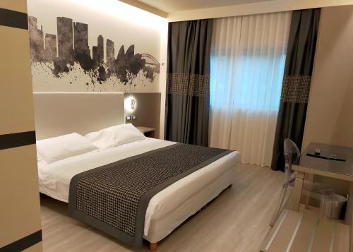 Deluxe Room image 7
