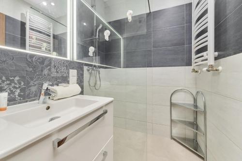 Apartament Drzewieckiego with Parking Wrocław by Noclegi Renters, Breslau (Foto 6)