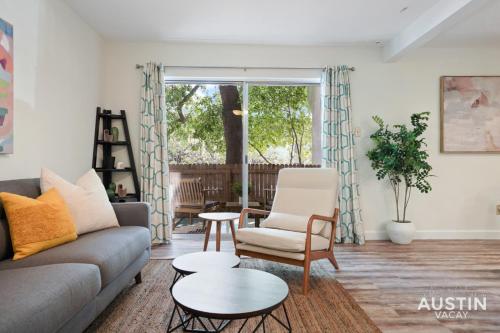 Stay Longer in Austin King Suite and Poolside Fun! Stay Longer in Austin King Suite and Poolside Fun!