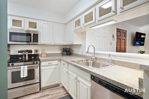 Stay Longer in Austin King Suite and Poolside Fun! Stay Longer in Austin King Suite and Poolside Fun!