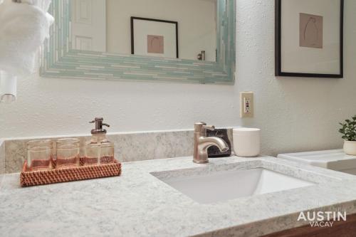 Stay Longer in Austin King Suite and Poolside Fun! Stay Longer in Austin King Suite and Poolside Fun!