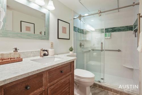 Stay Longer in Austin King Suite and Poolside Fun! Stay Longer in Austin King Suite and Poolside Fun!