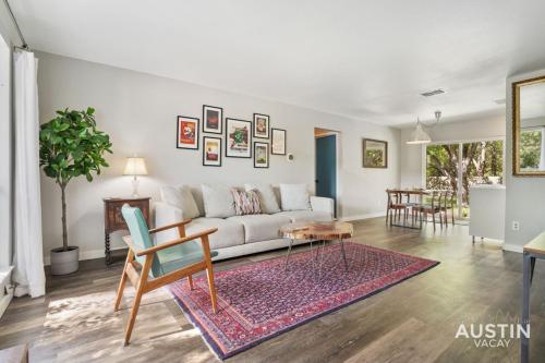 12 Min to Airport Spacious Backyard and Fire Pit in Austin, USA