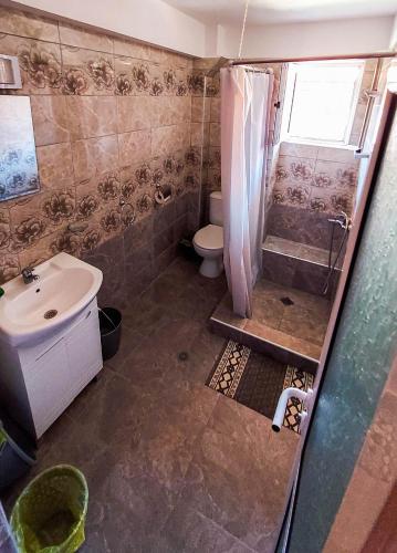 Violeta 7 Guest House - image 3