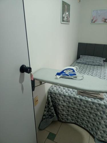quarto 05 solteiro aconchegante a 2 km de Alphaville in バルエリ