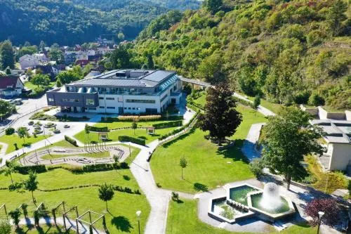 Nuhr Medical - Hotel & Restaurant - Ab 2 Nächten vom 23 Oktober bis 26 Oktober, kostenlose Gesichts- & Nackenmassage, Sauna & Pool steht Ihnen täglich von 7 Uhr bis 20 Uhr zur Verfügung Kostenloser Late Check-Out in Senftenberg, Österreich