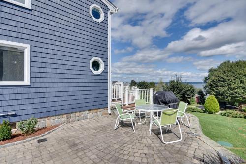 Spacious Portsmouth Home with Deck, Walk to Beach! in Portsmouth, USA
