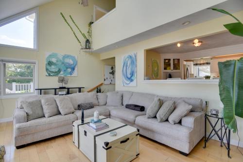 Spacious Portsmouth Home with Deck, Walk to Beach! in Portsmouth, USA