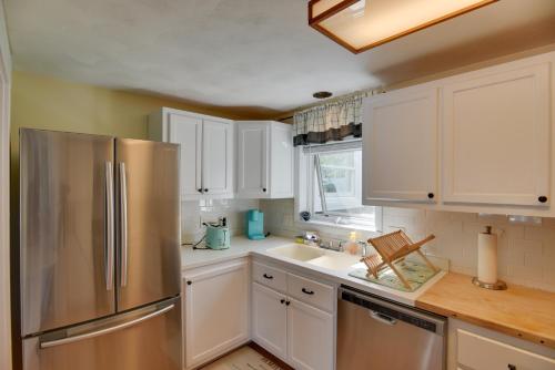 Spacious Portsmouth Home with Deck, Walk to Beach! in Portsmouth, USA