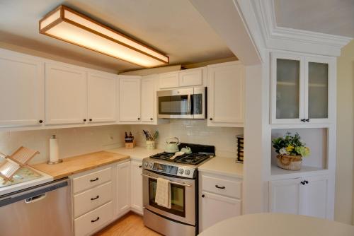Spacious Portsmouth Home with Deck, Walk to Beach! in Portsmouth, USA