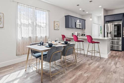 Urban Getaway Brand New 3BD 2BA Pet-Friendly Home Near the River in Tampa, USA