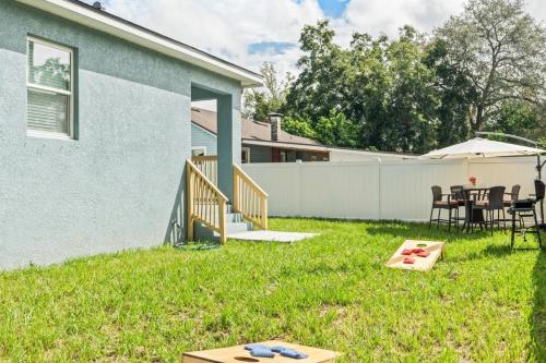 Urban Getaway Brand New 3BD 2BA Pet-Friendly Home Near the River in Tampa, USA