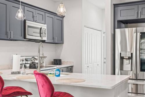 Urban Getaway Brand New 3BD 2BA Pet-Friendly Home Near the River in Tampa, USA