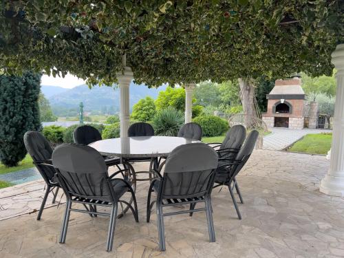 Iekārtas, Villa Ellie in Ružići