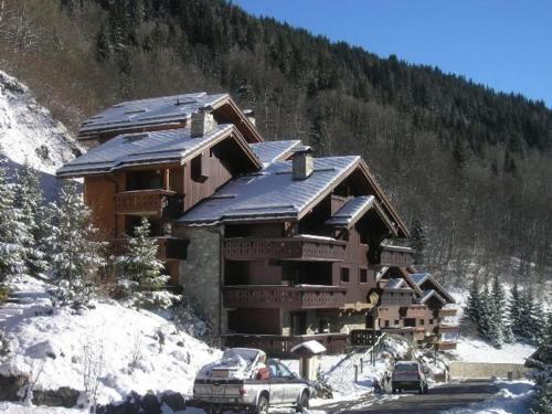 Confortable Duplex 6 Pers. à 150m du Télésiège avec Parking et Wi-Fi - Méribel - FR-1-180-528 (Confort et commodites a Meribel Village, 3 chambres, balcon sud, parking couvert, a 150m des remonte) in Meribel Village