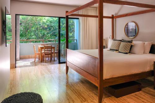 One-Bedroom King Suite image 10