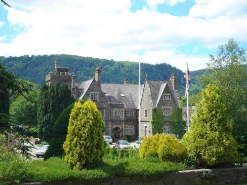 Maenan Abbey Hotel