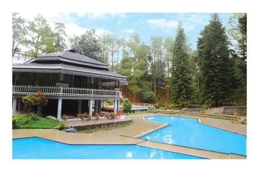 Swimming pool, Rudang Berastagi Hotel in Berastagi