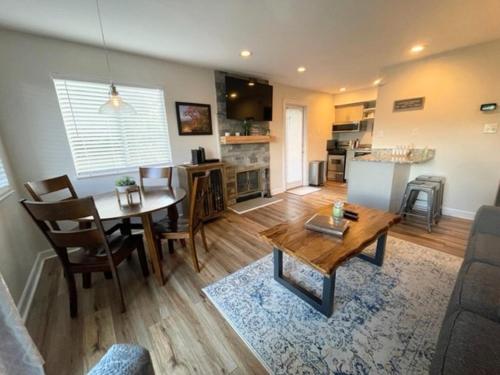 Mountain Top Adventure Condo in Gatlinburg, USA