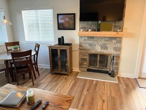 Mountain Top Adventure Condo in Gatlinburg, USA