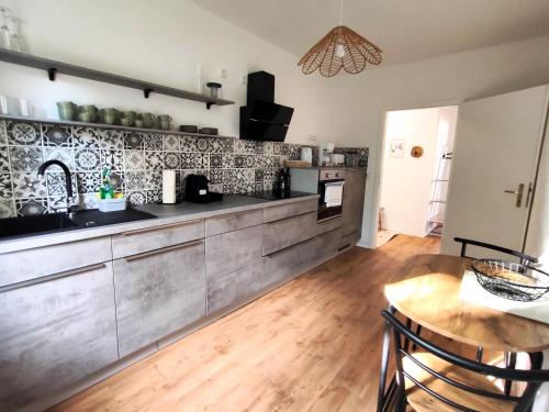 Iekārtas, BohnApartments Bechstein - sehr ruhig - 3 Schlafzimmer - Balkon - Stellplatze- WLAN - Vollausstattun in Nesse-Apfelstadt