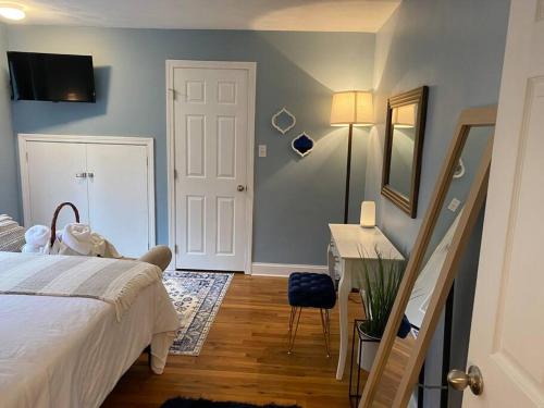 Unique & Peaceful Boston Home( Free Parking)