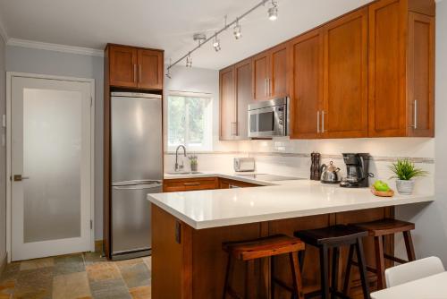 Beautiful Multi-Level Townhome 2BR in Creekside by Harmony Whistler in Whistler, Canada