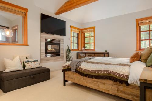 Luxury Mountain Retreat with PRIVATE Hot Tub by Harmony Whistler in Whistler, Canada
