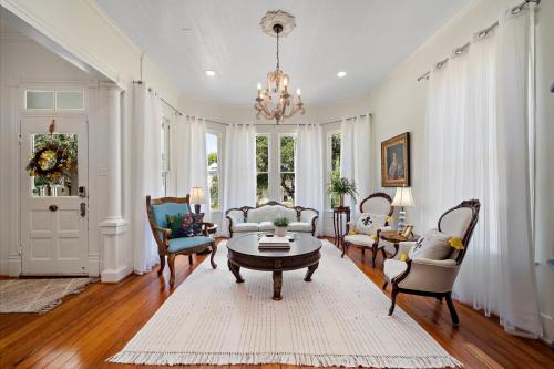 Luxury/2bedroom/Historic/Hot tub/Fire pit in Galveston, USA