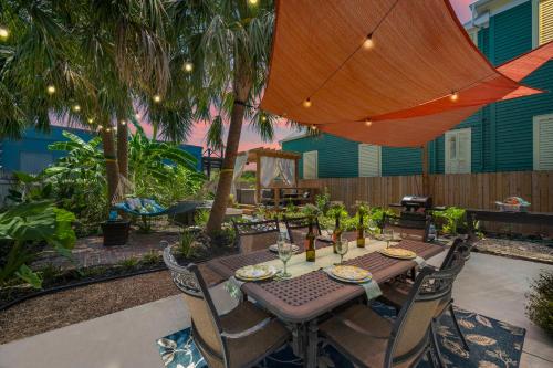 Luxury/2bedroom/Historic/Hot tub/Fire pit in Galveston, USA