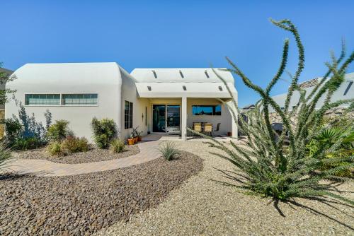 Pet-Friendly Las Cruces Gem with Private Backyard!