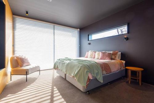 Beachside Hidden Gem- Luxurious 3 bedroom spacious Apartment