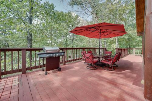 Fort Towson Cabin Less Than 1 Block to Raymond Gary Lake in Fort Towson, USA