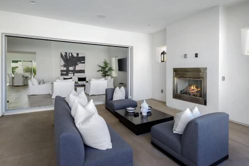 La Quinta Contemporary Home with a View in La Quinta, USA