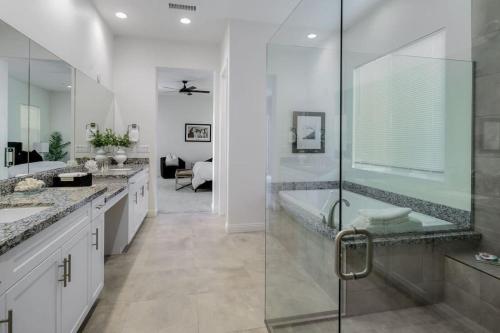 La Quinta Contemporary Home with a View in La Quinta, USA