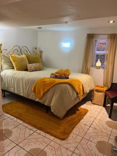 Chicago-Pilsen Boho apartment with Free parking - Unit C in Lower West Side