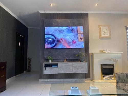 Central Gabs Oasis: 2BR-Retreat - image 3