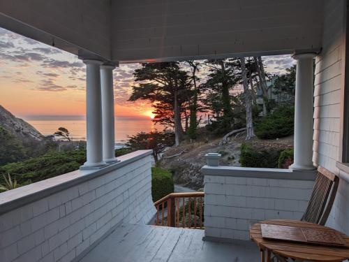 Historic Coast Guard House And Cottages