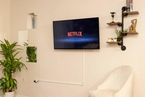 Stylish Serenity: Your Central Peace Zone! in Gainesville, USA