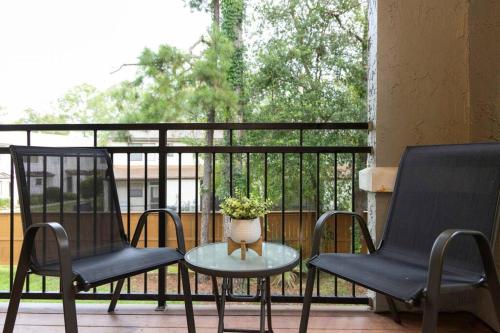 Stylish Serenity: Your Central Peace Zone! in Gainesville, USA