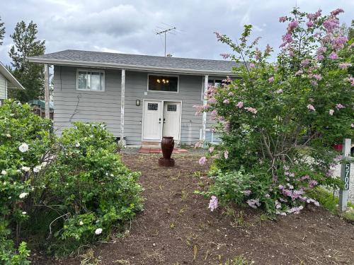 Forget Me Not Home by Airport Upstairs with Deck thumb 3