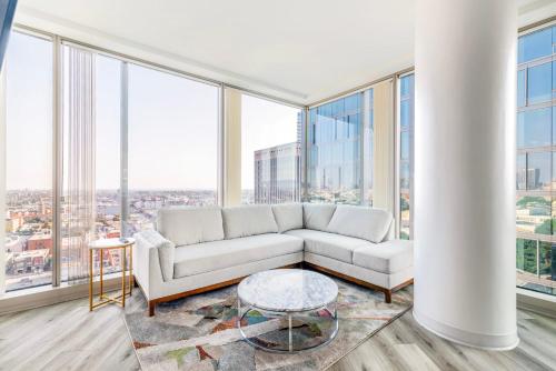 2BR Lux Highrise Hollywood