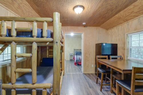 Briceville Cabin w/ River Access & Mountain Views! in Rocky Top (TN)