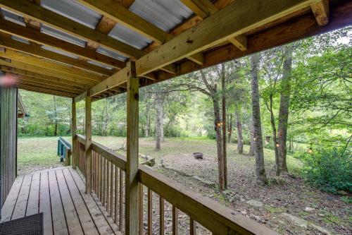 Briceville Cabin w/ River Access & Mountain Views! in Rocky Top (TN)