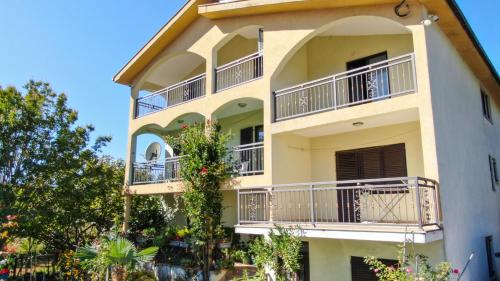 A szálláshely kívülről, Rooms Rafomarija in Sluzanj