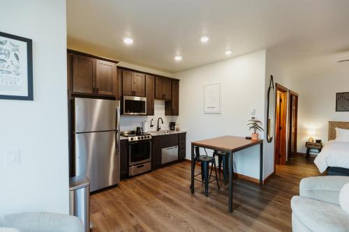 Studio Wfull Kitchen 15 Mi To Logan Health