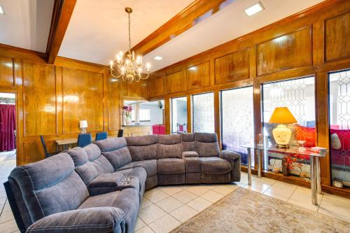 Charming Texas Escape, Near Cedar Hill State Park! in Данканвилл