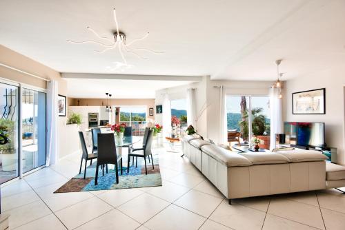 Facilities, Luxury Villa in a Private Domain, Amazing View on Cannes Bay, Close to Beach, Free Tennis Court, Bow in Les Adrets-de-l'Esterel