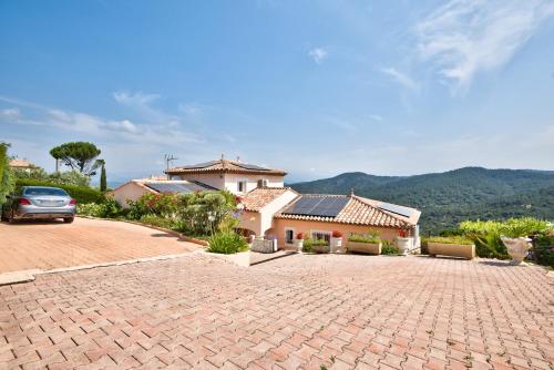Exterior view, Luxury Villa in a Private Domain, Amazing View on Cannes Bay, Close to Beach, Free Tennis Court, Bow in Les Adrets-de-l'Esterel