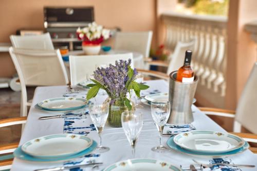 Facilities, Luxury Villa in a Private Domain, Amazing View on Cannes Bay, Close to Beach, Free Tennis Court, Bow in Les Adrets-de-l'Esterel